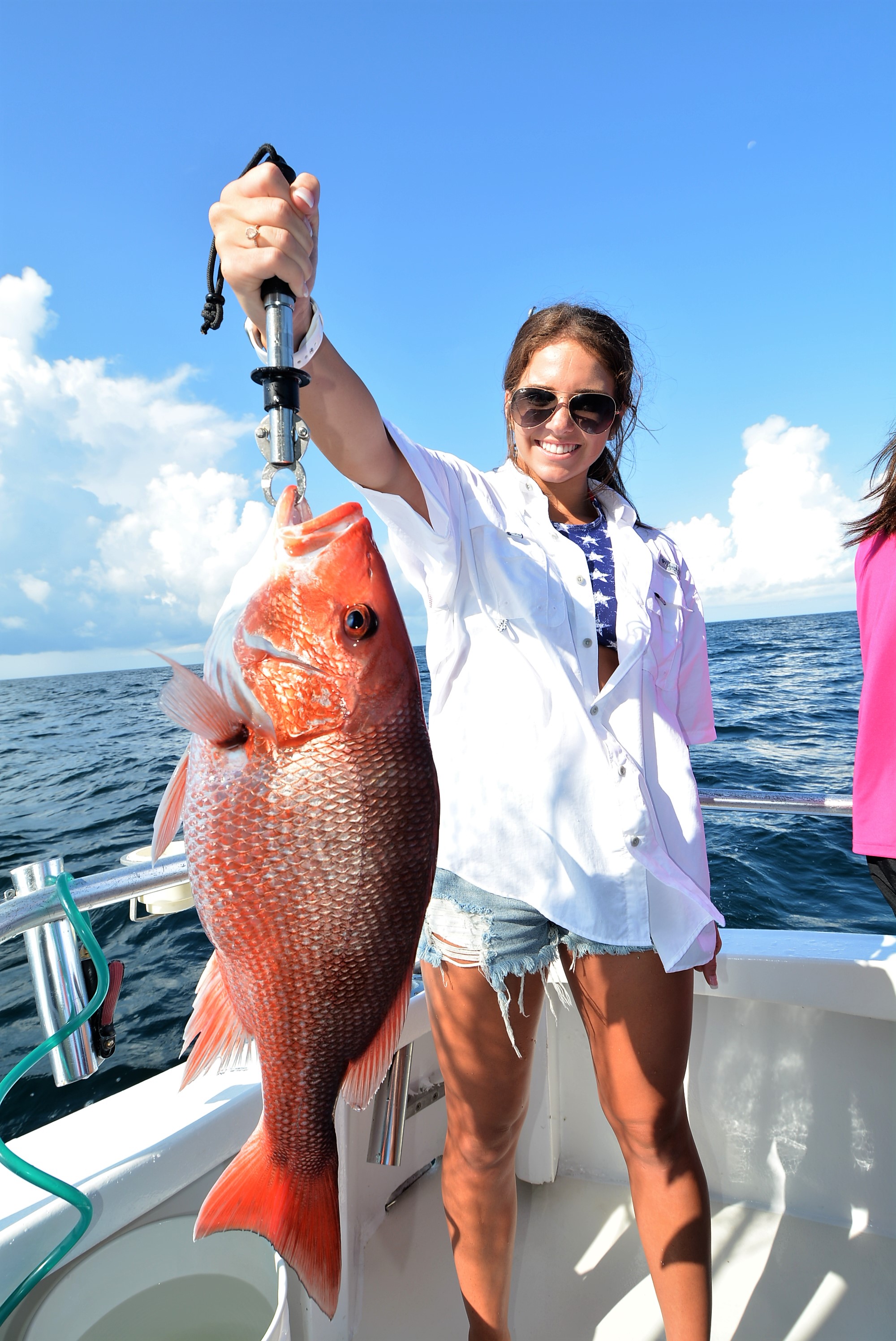 https://www.distractioncharters.com/wp-content/uploads/2019/01/girl-holding-red-snapper-gulf-shores.jpg